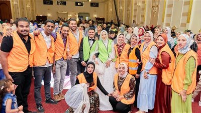 بملابس الصندوق، متطوعة في مكافحة الإدمان تحتفل بزفافها في قنا (صور) 