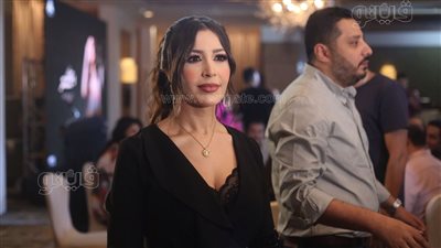 جنات: وكأنك سكر من أحلى الأغاني اللي سمعتها في حياتي (فيديو)