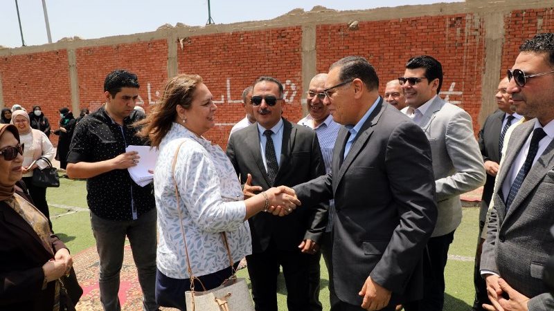  محافظ الشرقية يقدم