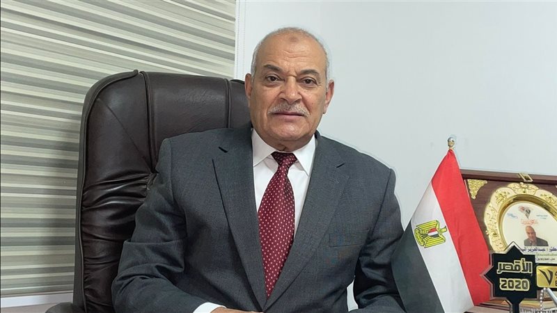 الدكتور عبدالعزيز