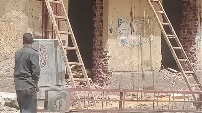 محلي مركز ملوي بالمنيا يوقف أعمال تحويل عقار من سكني إلى تجاري