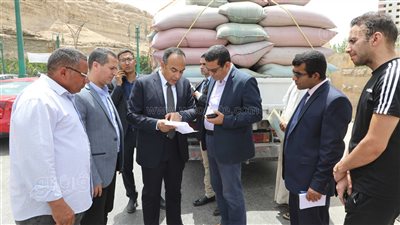 ضبط سيارة محملة بـ 12 طنا من محصول القمح بالمنيا بهدف الاحتكار (صور )