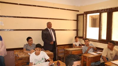 حبس طالب في إحداث شغب والتعدي على مراقب منعه من الغش بإعدادية بني سويف