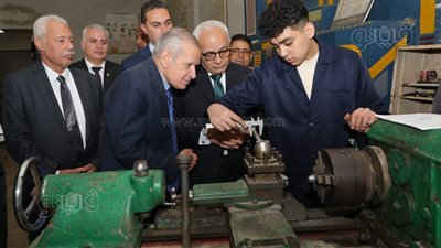 وزير التعليم يتفقد امتحانات الدبلومات الفنية.. ويؤكد: الوزارة تحرص على تطوير قطاع التعليم الفني لدوره المهم في دعم الصناعة