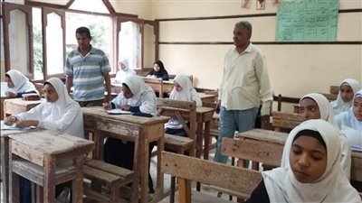 مدير عام المواد الثقافية يتابع سير امتحانات الشهادة الإعدادية والابتدائية الأزهرية بالأقصر