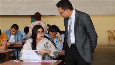 لجان خاصة للمتأخرين وصناديق مغلقة للهواتف لمنع الغش بامتحانات حقوق عين شمس 
