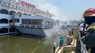 المسطحات المائية تكثف جهودها لسحب مركب حفلات تعطل في نهر النيل