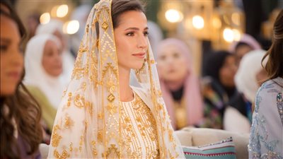 زفاف ولي عهد الأردن، ليلة حناء ملكية خاصة بثقافات 3 دول عربية.. وبيت شعر لفستان العروس يجمع الأمة من الشرق إلى الغرب (فيديو وصور)