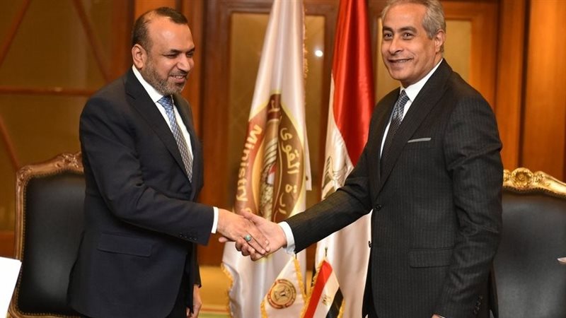 حسن شحاتة وزير القوى