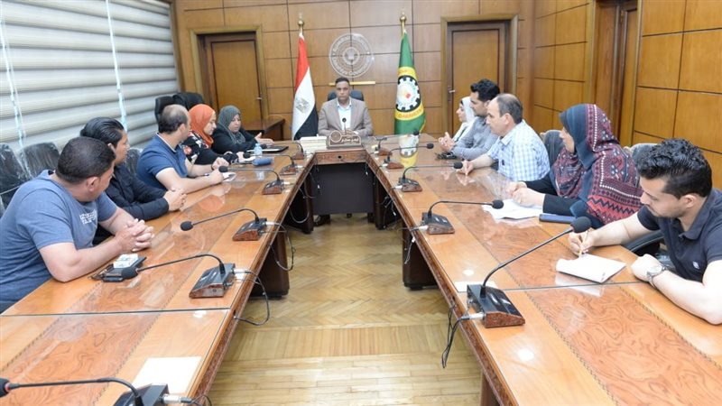 محافظ الدقهلية يعقد