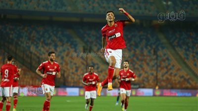 الدوري المصري، محمد شريف يتقدم بهدف الأهلي الأول في شباك إنبي (صور)