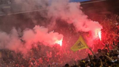 جماهير اتحاد جدة تشعل ملعب الجوهرة بعد اقتراب التتويج بالدوري السعودي (فيديو)