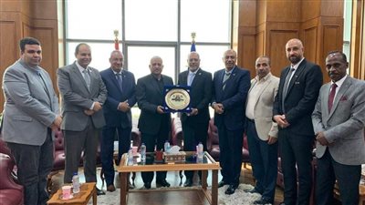 خلال لقائه بمحافظ السويس.. محمد جبران يشيد بالمشروعات الخدمية والتنموية بالمحافظة