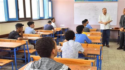 397 لجنة تستقبل 84 ألف طالب بالشهادة الإعدادية لامتحان الدراسات بأسيوط 