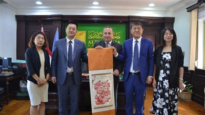 رئيس جامعة الإسكندرية يستقبل وفد جامعة تيانجين الصينية