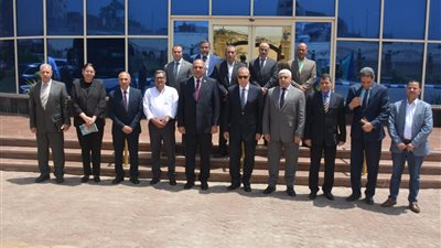 محافظ القليوبية يتفقد شركة بنها للصناعات الإلكترونية 