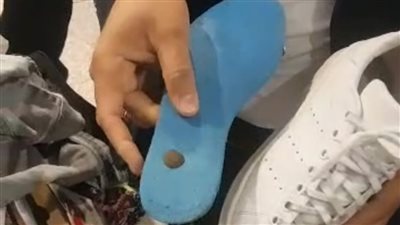 ضبط راكب فرنسي حاول تهريب حشيش داخل فرشة الشعر والكوتشي بمطار الغردقة 