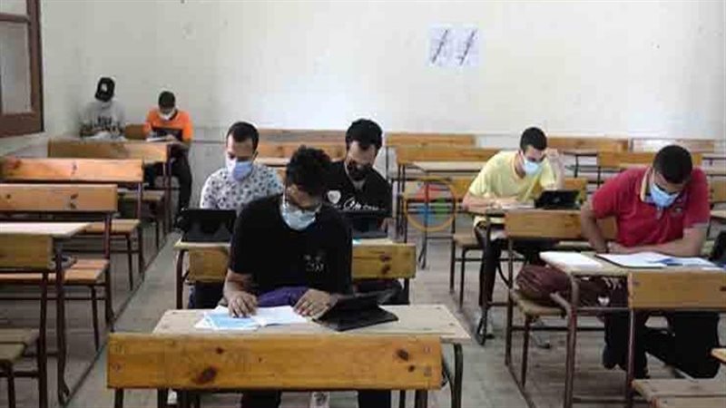 طلاب الجيزة يؤدون