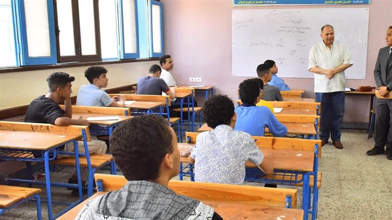 طلاب الشهادة الإعدادية