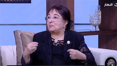 سميرة عبد العزيز تكشف اللحظات الأخيرة في حياة أحمد زكي (فيديو)