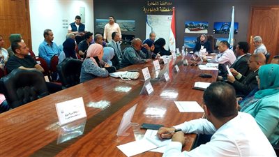 نائب محافظ القاهرة تجتمع بمواطني حلوان والمعادي والمقطم لحل مشكلاتهم