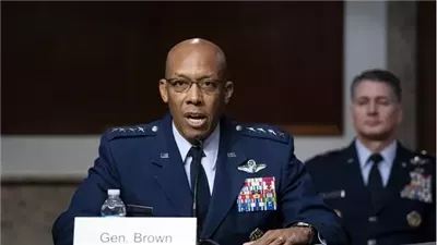 بايدن يعين تشارلز براون رئيسا جديدا لأركان الجيش خلفا لمارك ميلي