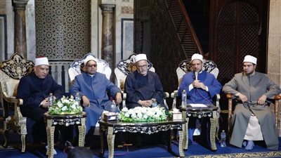  كبار العلماء بالأزهر: الحوار يضمن استقرار المجتمعات وأمنها ويحقق أملها في غد أفضل