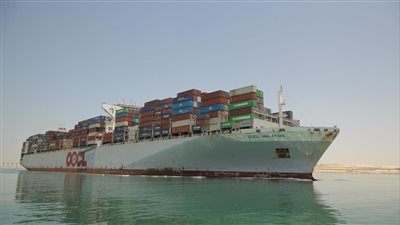 قناة السويس تشهد عبور 74 سفينة بحمولات 4.8 مليون طن (صور)