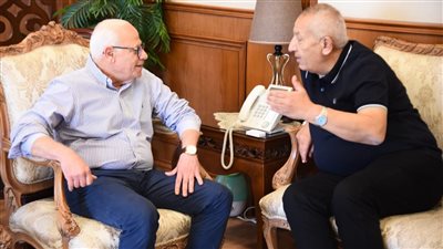 محافظ بورسعيد يستقبل رئيس النادي المصرى (صور)