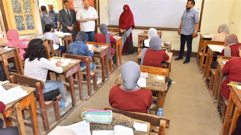 طلاب الشهادة الإعدادية