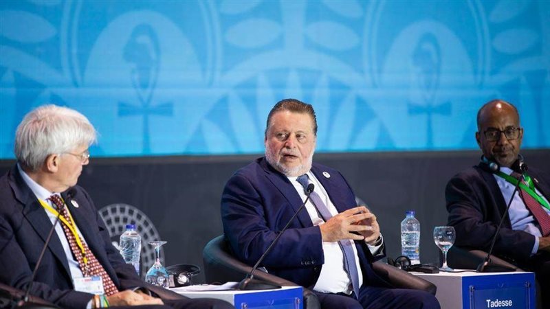 حسن عبدالله في الاجتماعات