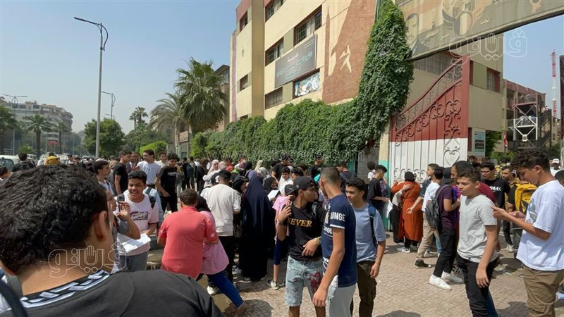 طلاب الشهادة الإعدادية