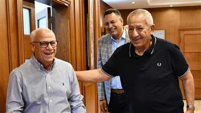 محافظ بورسعيد يستقبل رئيس المصرى وقيادات النادى ويشيد بأداء الفريق (صور)