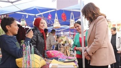 نائب محافظ الجيزة تفتتح معرضا لدعم وتسويق منتجات الشباب بجامعة القاهرة