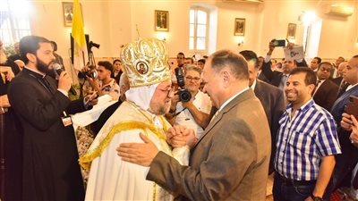 محافظ أسيوط يشهد حفل تجليس الأنبا 