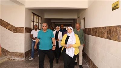 محافظ الوادي الجديد في جولة تفقدية بعدد من مدارس الخارجة