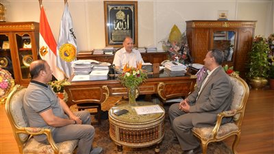 محافظ أسيوط يستعرض نتائج خطة محو الأمية وتعليم الكبار 