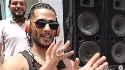 محمد رمضان يرقص على 