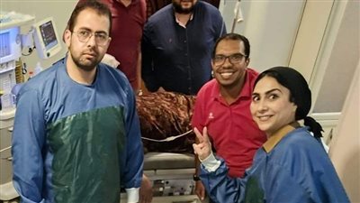 استخراج حصوة من الاثنى عشر حجمها 5.5 سم بالمنظار في مستشفى بالدقهلية