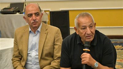  كامل أبوعلي يجتمع بلاعبي الفريق الأول بالنادي المصري(صور) 