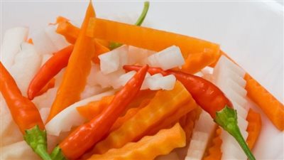 طريقة عمل مخلل الجزر من الشيف فيفيان (فيديو)