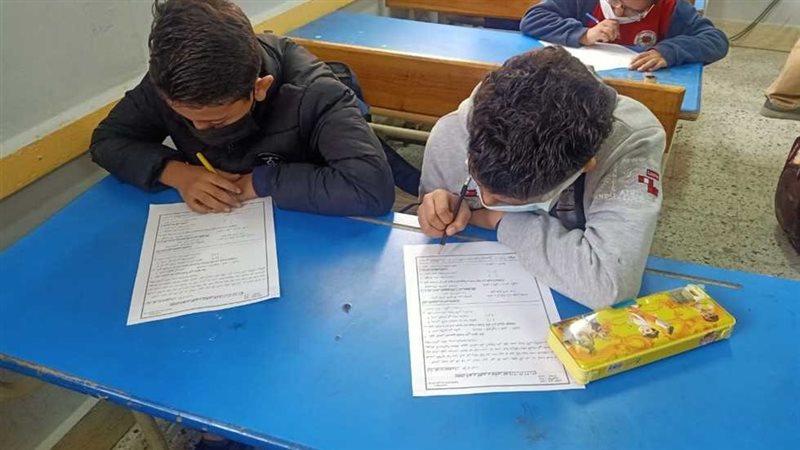 طلاب الجيزة يؤدون