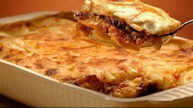 صينية البطاطس باللحمة،