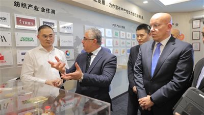 مفاوضات مع شركات صينية لإنشاء صناعات صديقة للبيئة