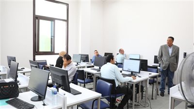 أمين عام جامعة المنصورة الجديدة يتفقد اختبارات المرشحين لشغل الوظائف الإدارية بالجامعة