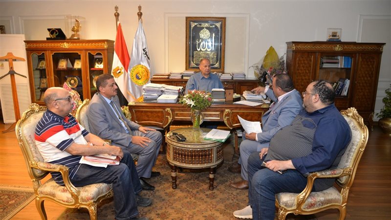 اجتماع محافظ أسيوط،
