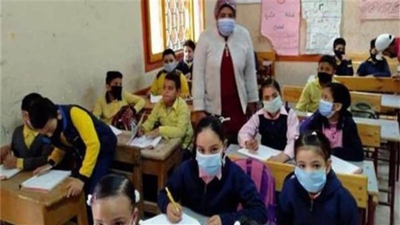 طلاب الجيزة يؤدون