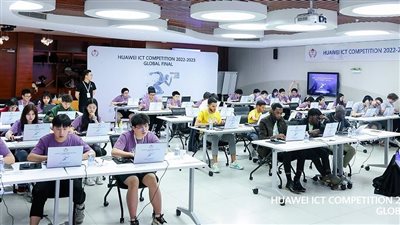 فوز فريقين بكلية الهندسة جامعة المنصورة بالمركز الثاني والثالث بمسابقة هواوى العالمية بالصين