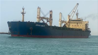 استئناف عبور سفينة البضائع  XIN HAI TONG 23 ضمن قافلة الجنوب بعد إصلاحها 