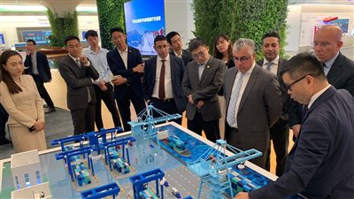 رئيس اقتصادية قناة السويس يتفقد محطة الرورو لميناء جوانزو ويلتقي ممثلي هواوي لشمال أفريقيا